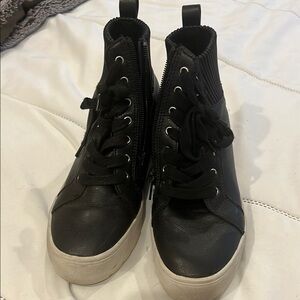 Girls side zip boot.